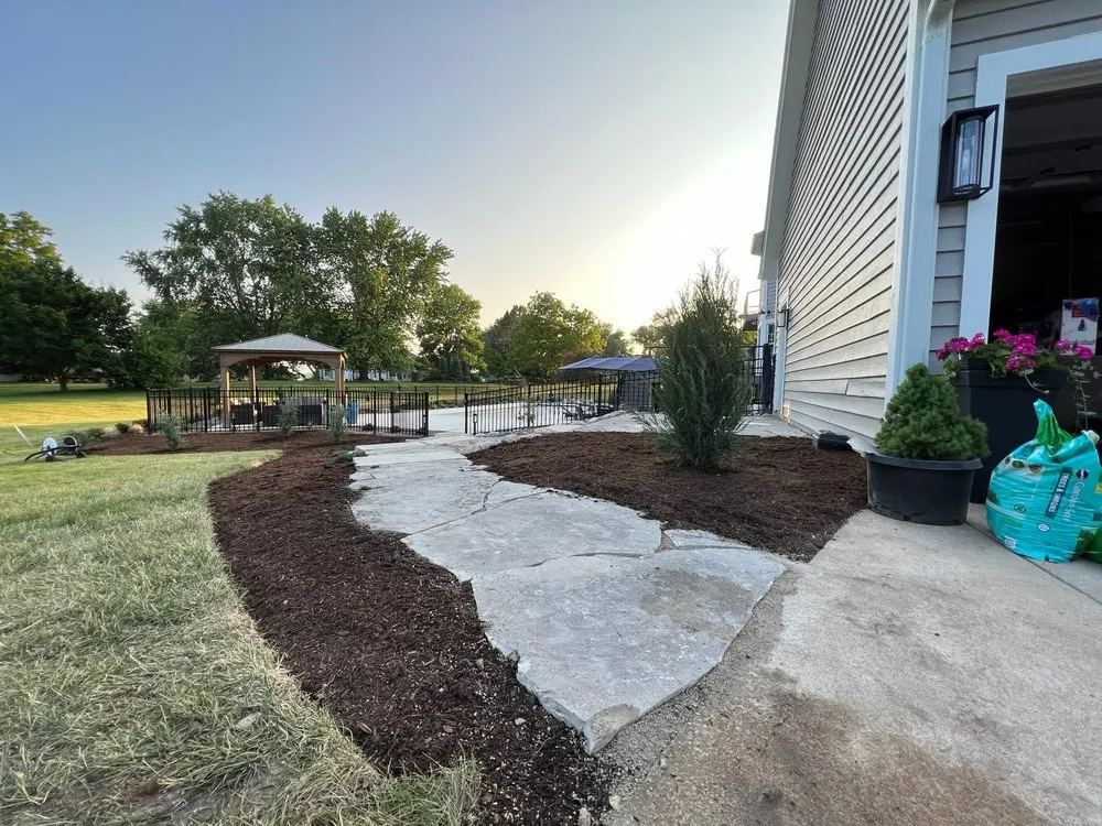 Professional outdoor landscaping in Elgin, IL - VMN Lawn Service & Snow Removal