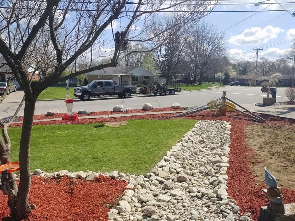 Top-rated landscaping services in Cincinnati, OH by VNR Lawn Service & Maintenance