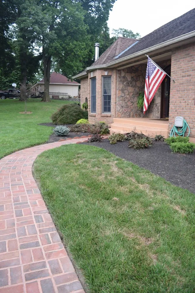 Affordable lawn care service in Cincinnati, OH - VNR Lawn Service & Maintenance