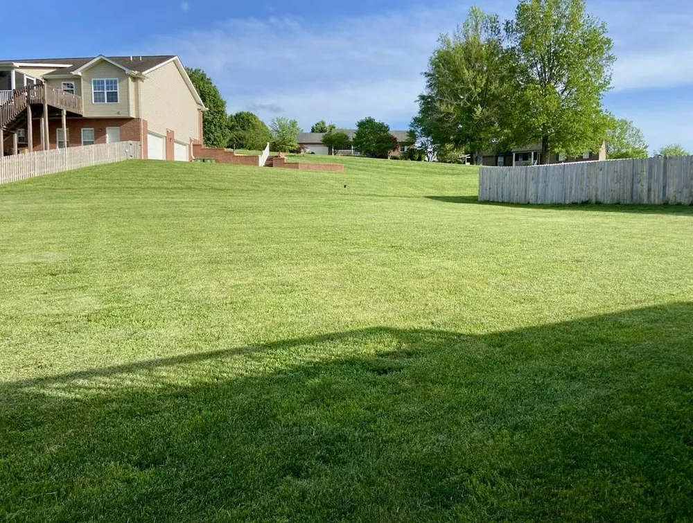 Top-rated lawn mowing service in Maryville, TN by Volunteer Landscaping