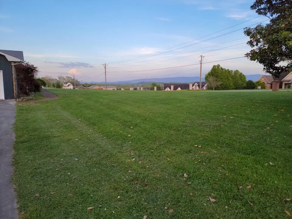 Reliable lawn care service in Maryville, TN - Volunteer Landscaping