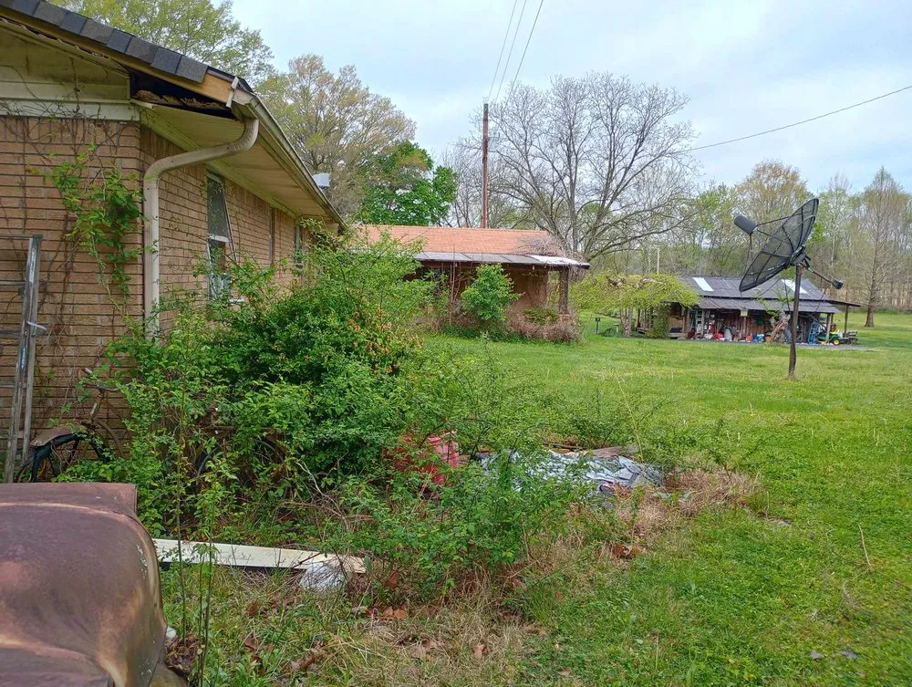Affordable yard cleanup service near you in Gadsden, TN by Volunteer Lawn Care