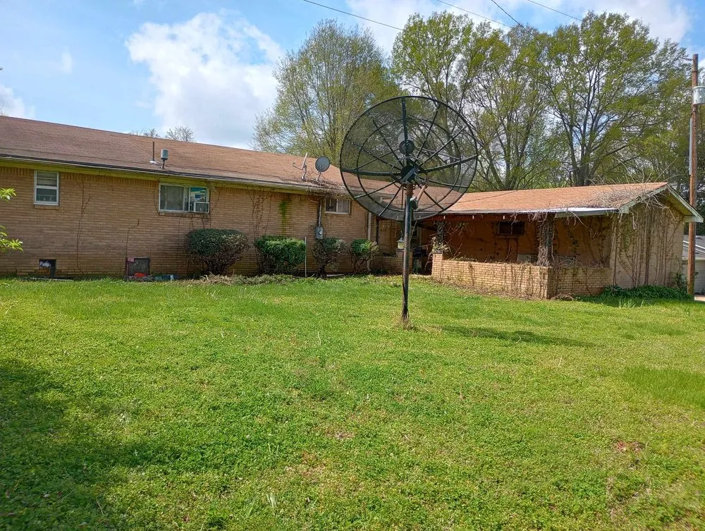Expert garden landscaping in Gadsden, TN by Volunteer Lawn Care