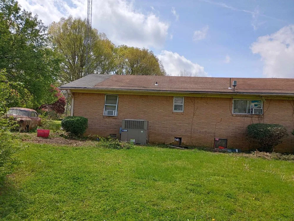 Expert lawn mowing service in Gadsden, TN by Volunteer Lawn Care