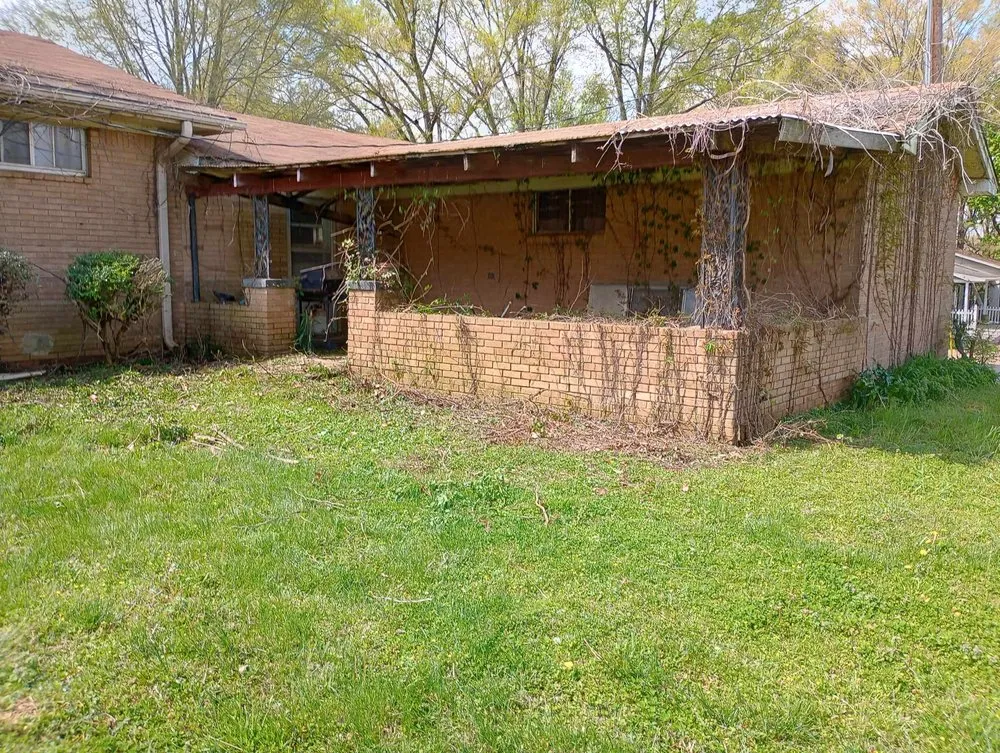 Expert landscaping services near you in Gadsden, TN by Volunteer Lawn Care