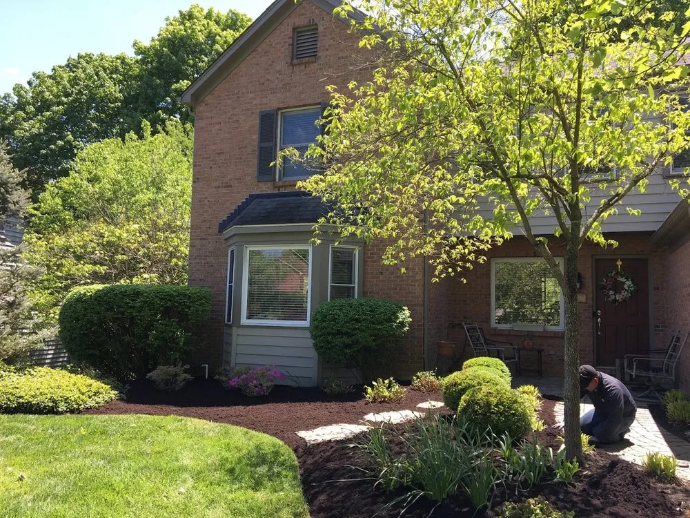 Expert garden landscaping in Cincinnati, OH by V&R Landscaping & Lawn