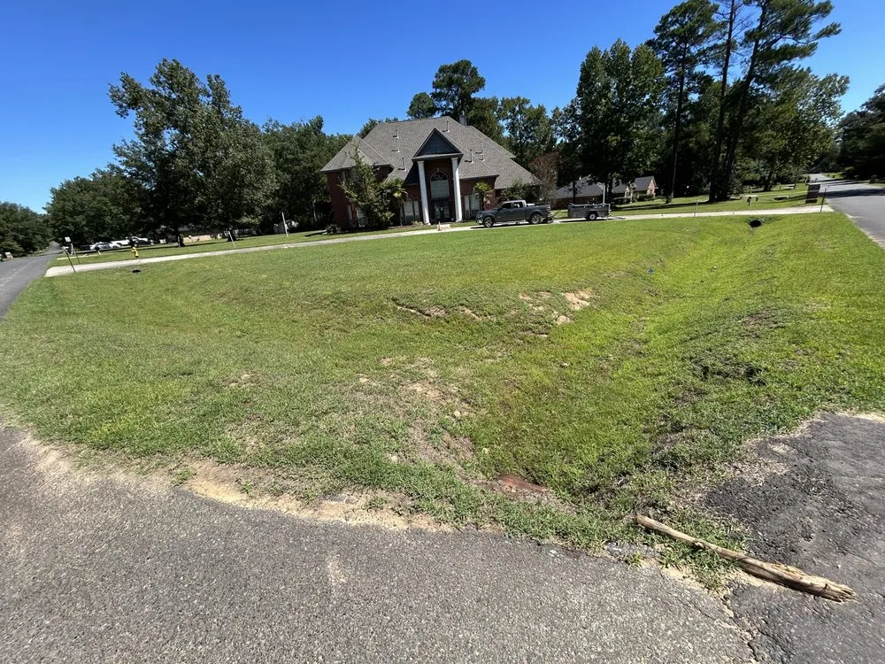 Reliable yard maintenance for beautiful yards in Bossier City, LA by VR Lawn Services