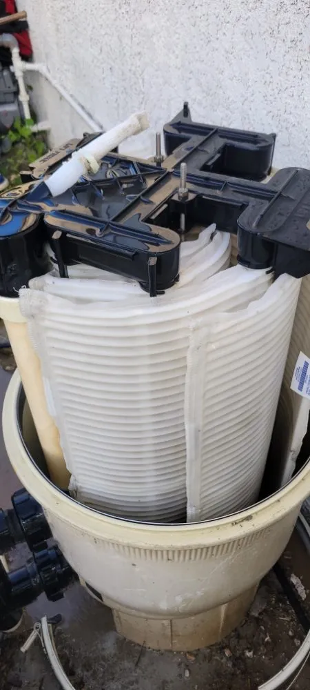 Local yard cleanup service near you in Ontario, CA by VTech Maintenance