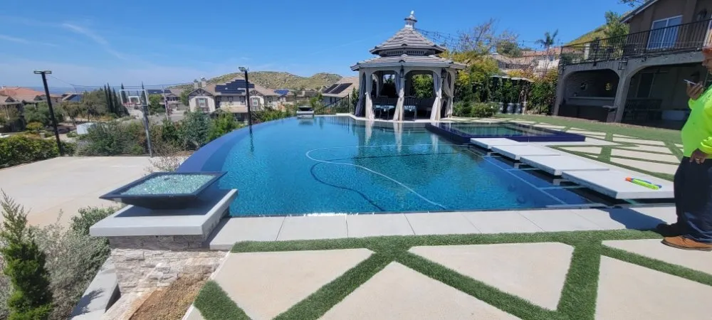 Local yard cleanup service experts serving Ontario, CA - VTech Maintenance