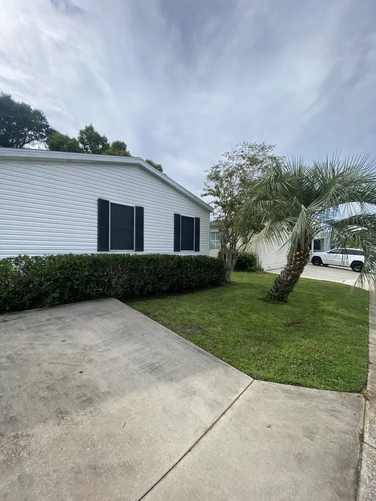 Custom lawn mowing service in Dover, FL - VTuro Lawn Care