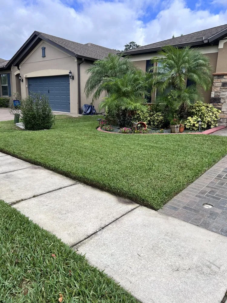 Custom landscape installation experts serving St Cloud, FL - Vv Lawn Care Services