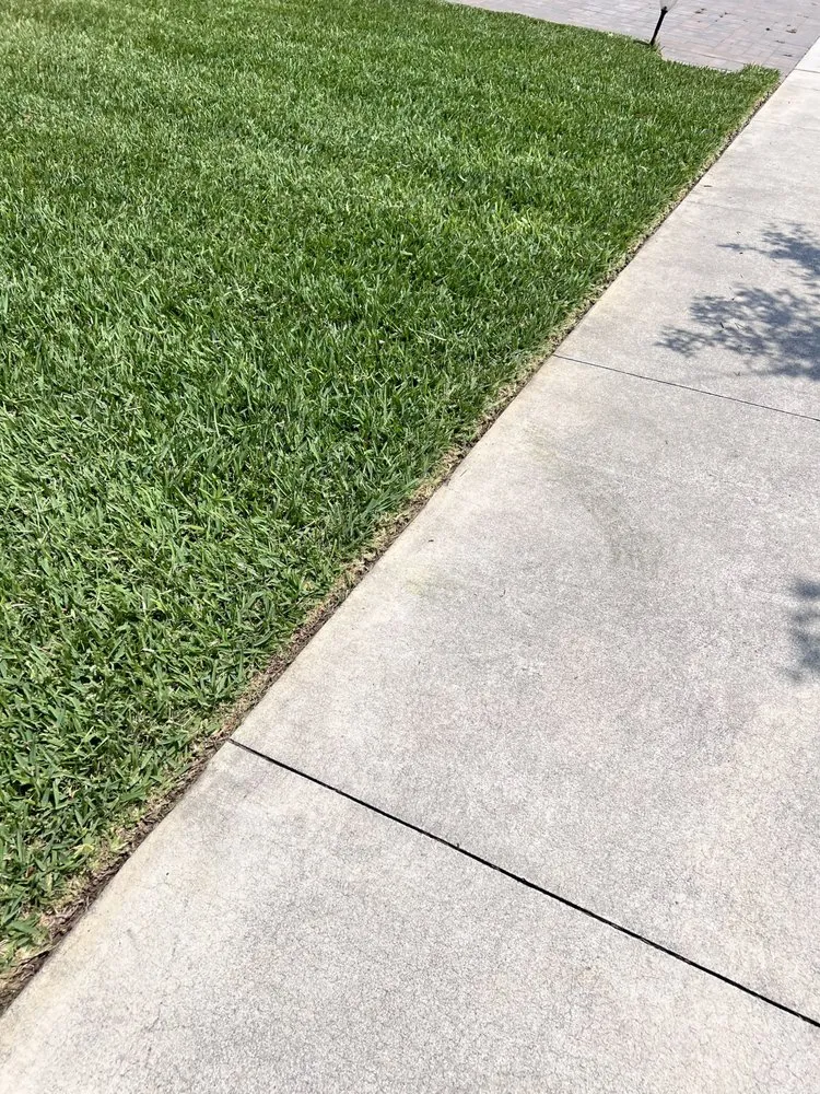 Top-rated lawn mowing service in St Cloud, FL by Vv Lawn Care Services