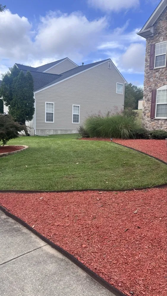 Expert lawn mowing service for residential properties across Springdale, MD - Vázquez & Torres Service