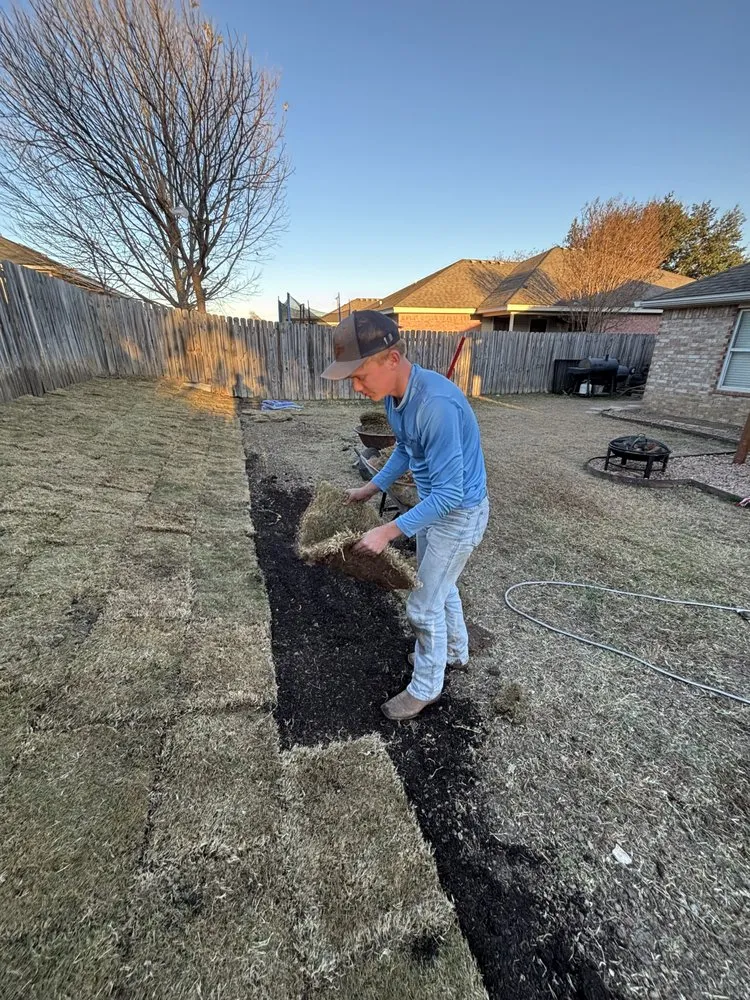 Top-rated yard maintenance for beautiful yards in Lacy-Lakeview, TX by Wacoscapes