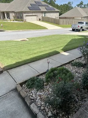 Wades Blades Lawn Care Logo