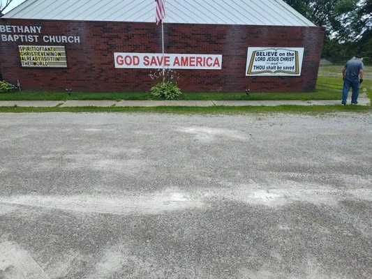 Wades Lawn Care Logo