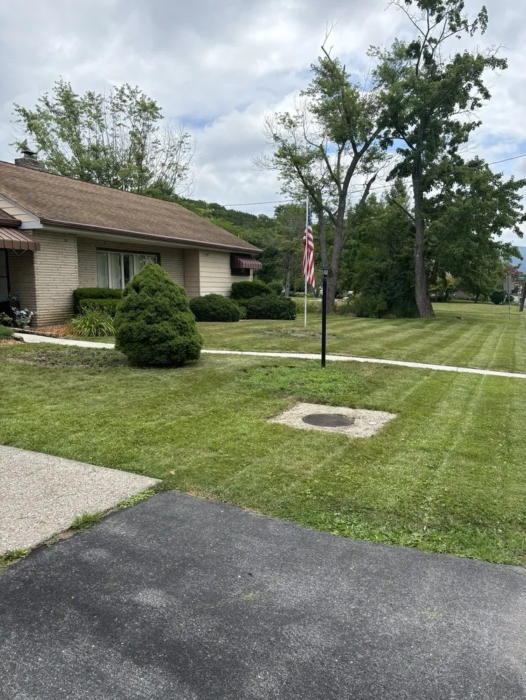 Expert lawn mowing service experts serving Altoona, PA - Wades Mowing