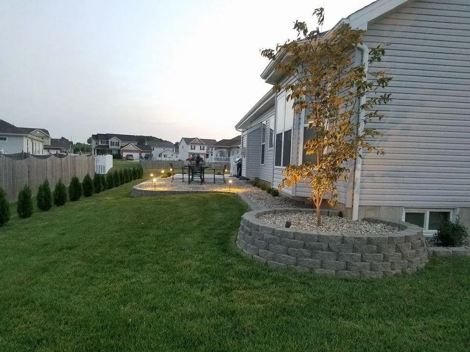 Reliable yard maintenance in Shiloh, IL by Wade's Reliable Lawncare