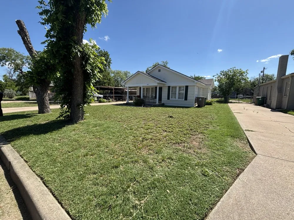 Professional garden landscaping in San Angelo, TX - Wadkinscapes