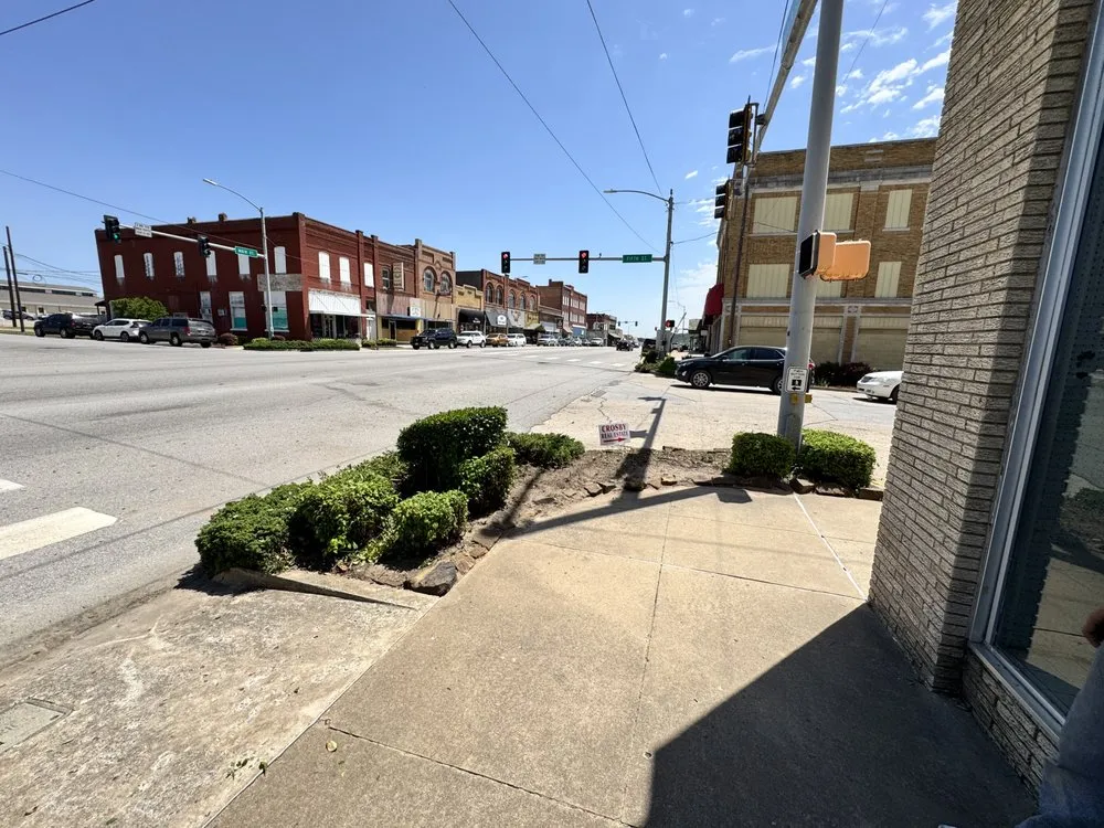 Custom residential landscaping for beautiful yards in Henryetta, OK by Wadley’s Lanscaping