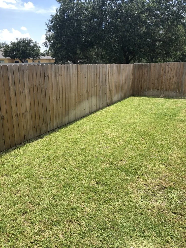 Custom yard maintenance for homes in pharr, TX by Waldo’s Lawn Care Service