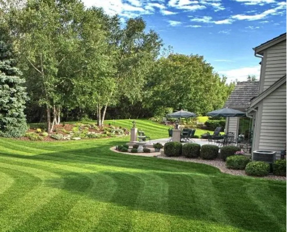 Top-rated landscaping services for beautiful yards across Williamsburg, VA - Walk Lawn Care