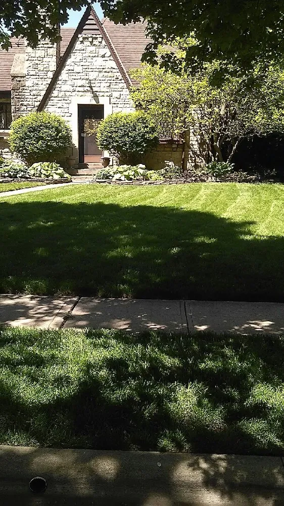 Local lawn care service near you in Columbus, OH by Walker Complete Lawn Service