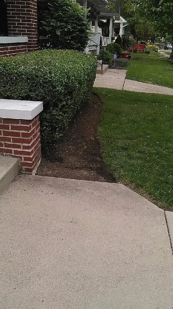 Top-rated lawn care service in Columbus, OH by Walker Complete Lawn Service