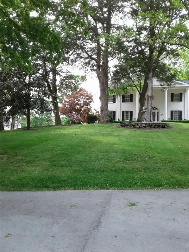 Top-rated landscape design in Tullahoma, TN by Walker Lawn Care