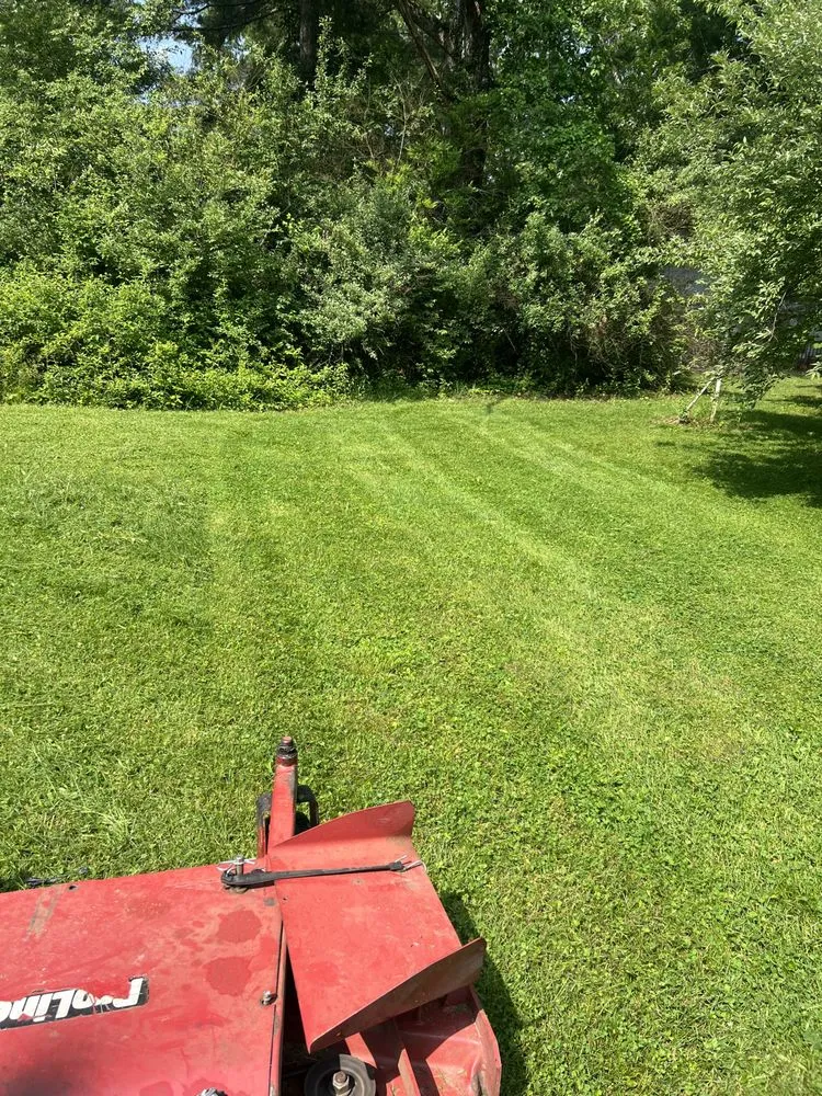 Local lawn mowing service for homes in Crossville, TN by Walkers Lawn Care