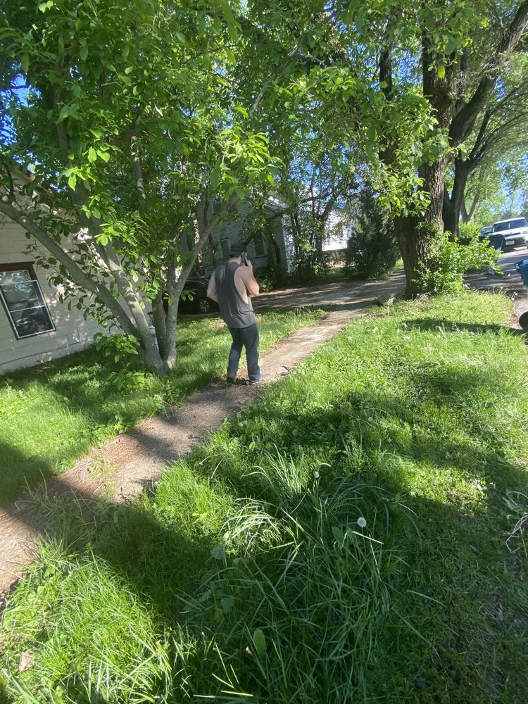 Top-rated residential landscaping experts serving Eldon, MO - Walkers Outdoor Service