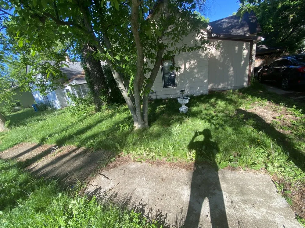 Expert yard maintenance in Eldon, MO - Walkers Outdoor Service