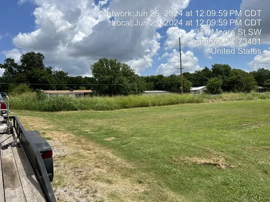 Wall Lawn Service Logo