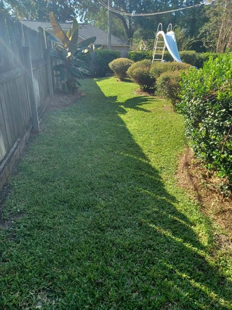 Local landscape installation in Hinesville, GA - Wallace Commercial & Residential Landscaping .
