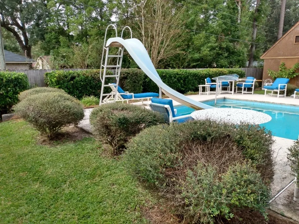 Custom yard maintenance for beautiful yards across Hinesville, GA - Wallace Commercial & Residential Landscaping .