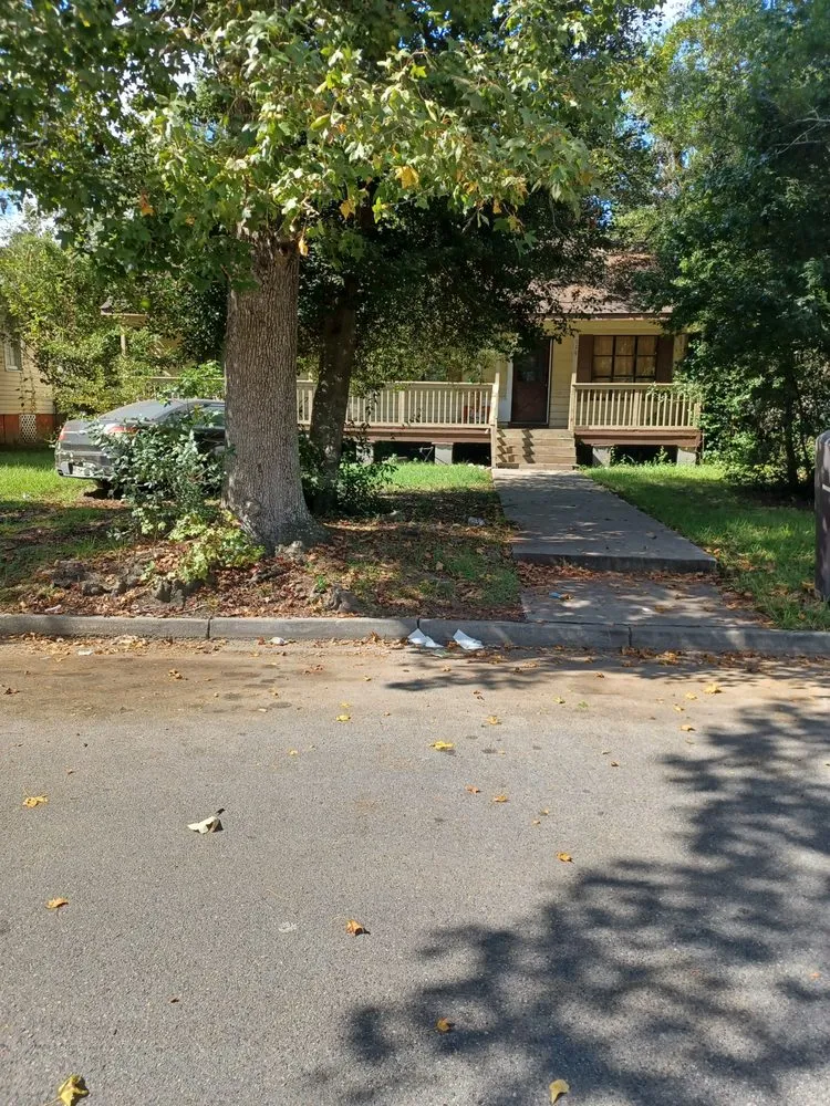 Local landscape design experts serving Hinesville, GA - Wallace Commercial & Residential Landscaping .