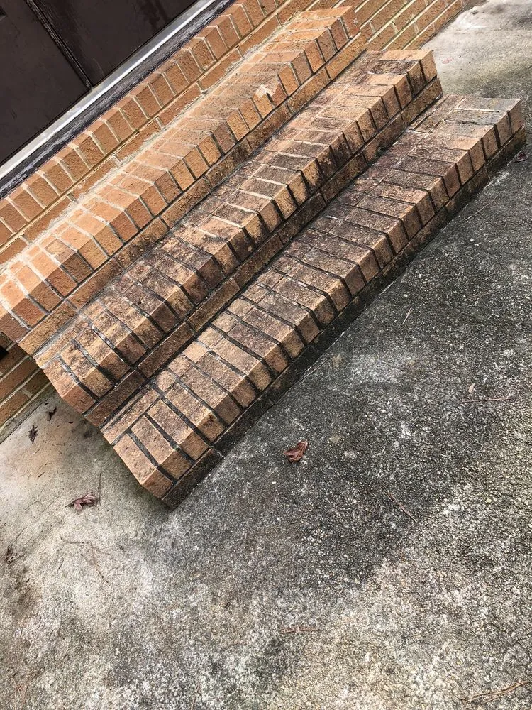 Affordable lawn care service for homes in Lawrenceville, GA by Wallace Lawn Care