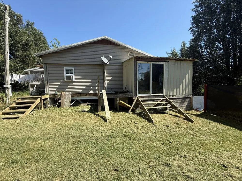 Local garden landscaping for beautiful yards in Leitchfield, KY by Wallaces Handyman and Landscaping Services