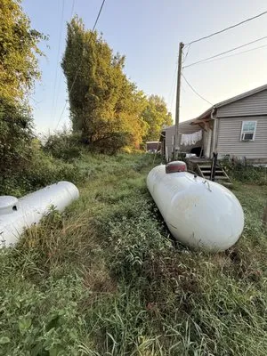 Wallaces Handyman and Landscaping Services Logo