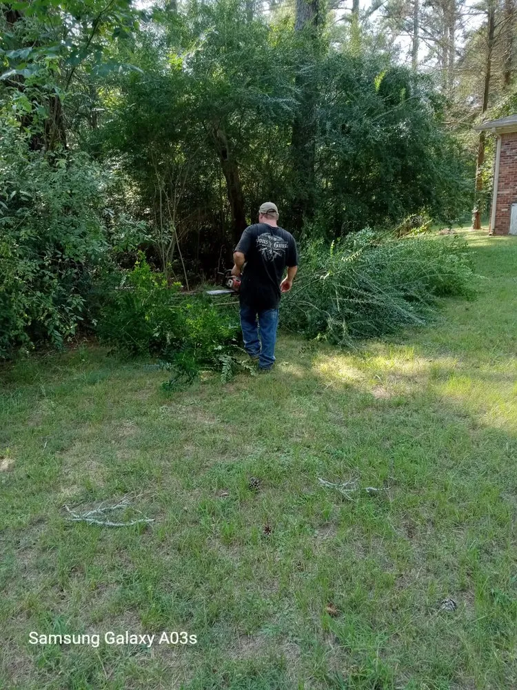 Reliable yard cleanup service experts serving Laceys Spring, AL - Walleys lawn care