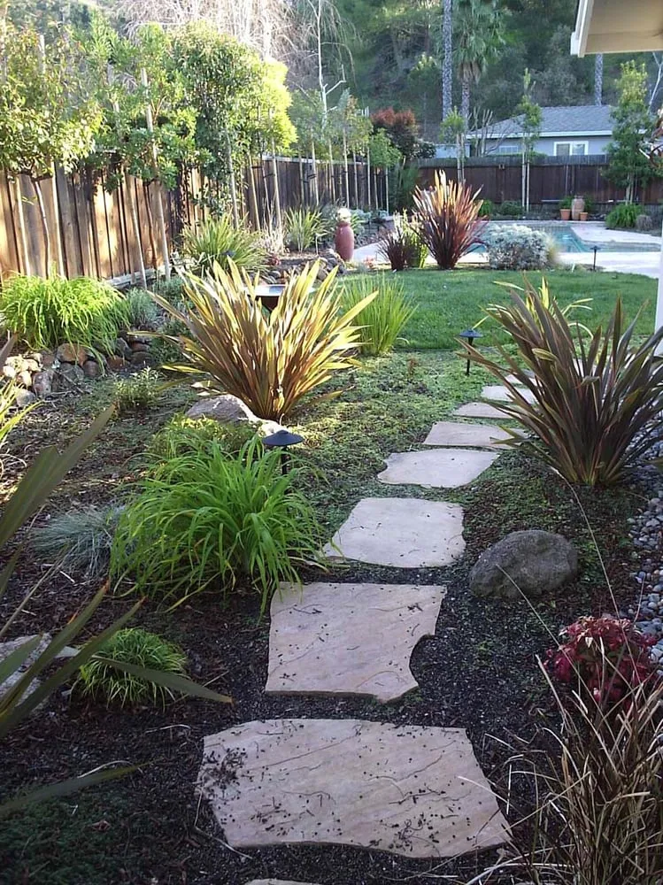 Custom outdoor landscaping experts serving Concord, CA - Walnut Creek Landscaping