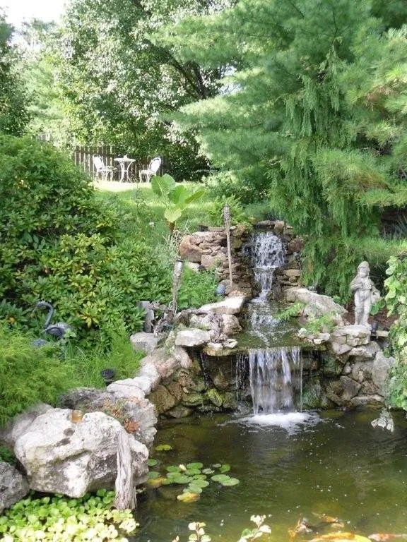 Expert lawn mowing service experts serving Arnold, MO - Walter Knoll Florist