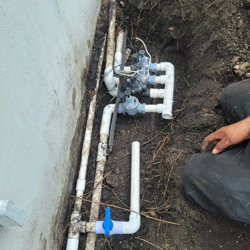 Professional lawn mowing service experts serving miami, FL - Walter’s Landscape & Maintenance