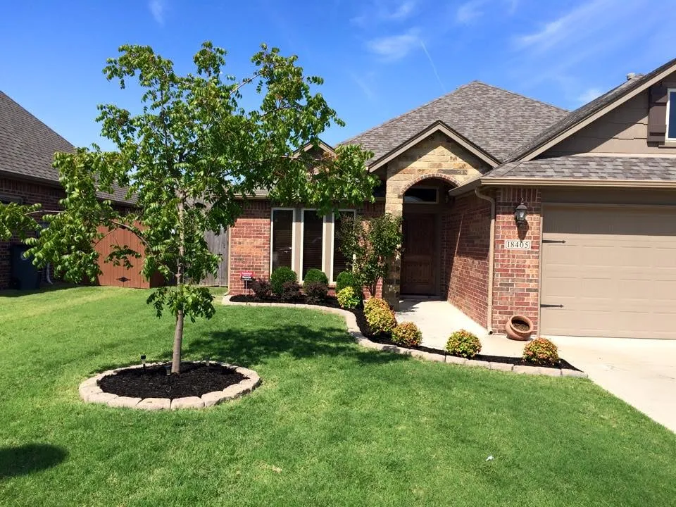 Top-rated lawn mowing service in Broken Arrow, OK - Walter's Lawn & Outdoor