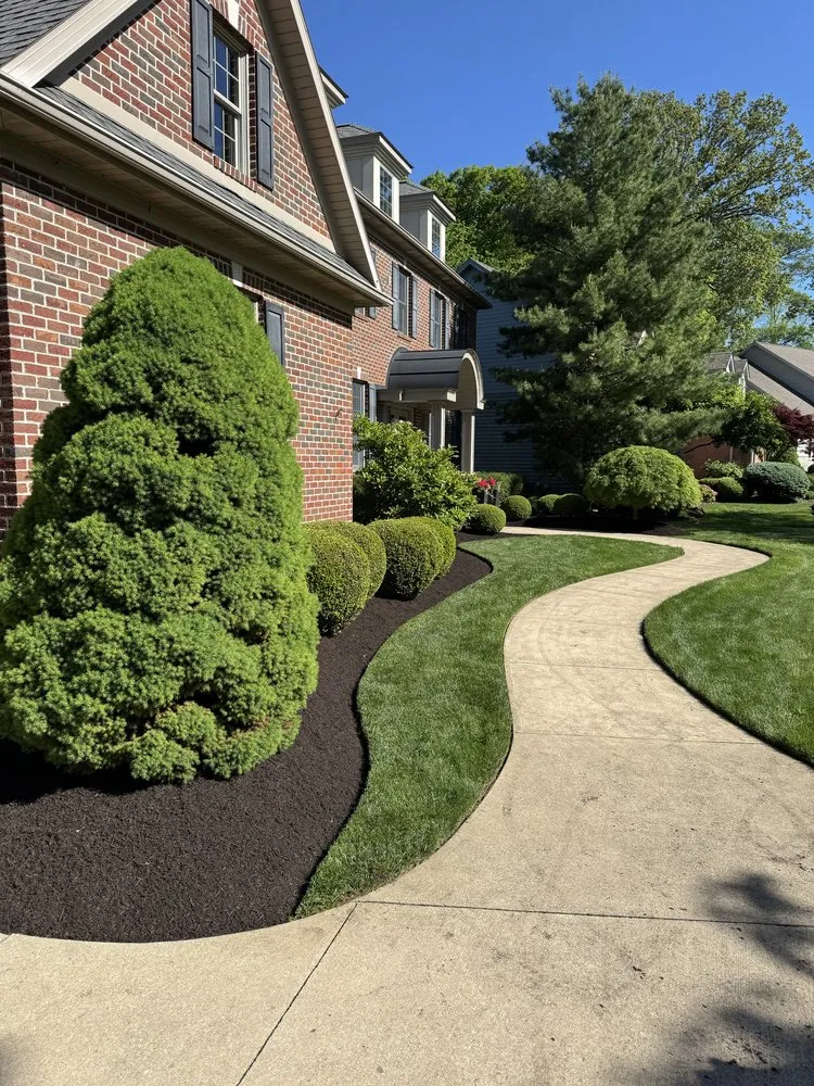 Reliable garden landscaping for outdoor upgrades across Sandusky, OH - Walton's Cutting Crew Lawn Service
