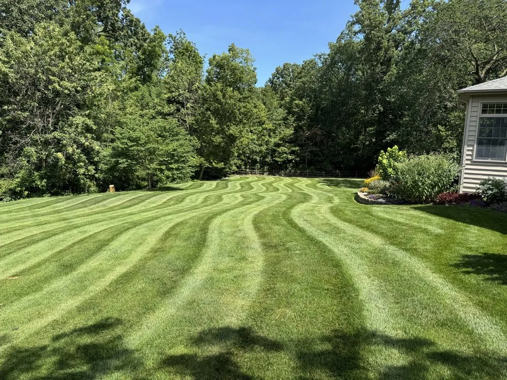Top-rated lawn care service in Sandusky, OH - Walton's Cutting Crew Lawn Service