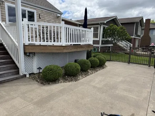 Walton's Cutting Crew Lawn Service Logo