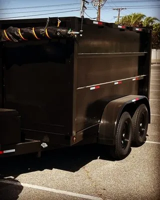 Walt’s Disposal Service Logo