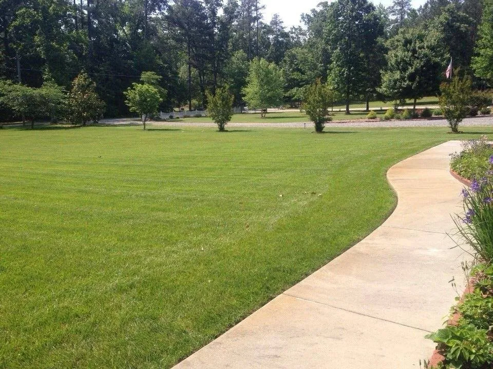 Trusted yard maintenance experts serving Urbanna, VA - Ward's Grade A Landscaping