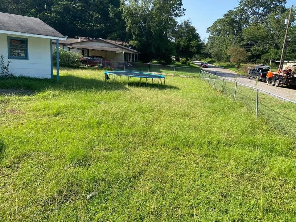 Trusted lawn mowing service in Mobile, AL - Wards landscaping And Maintenance